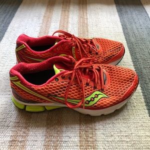 Saucony Triumph 10 size 8 running shoes